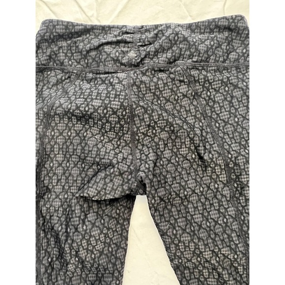 prAna Capri Leggings Womens Small Black Gray‎ Printed Yoga Activewear Geometric - Picture 5 of 6